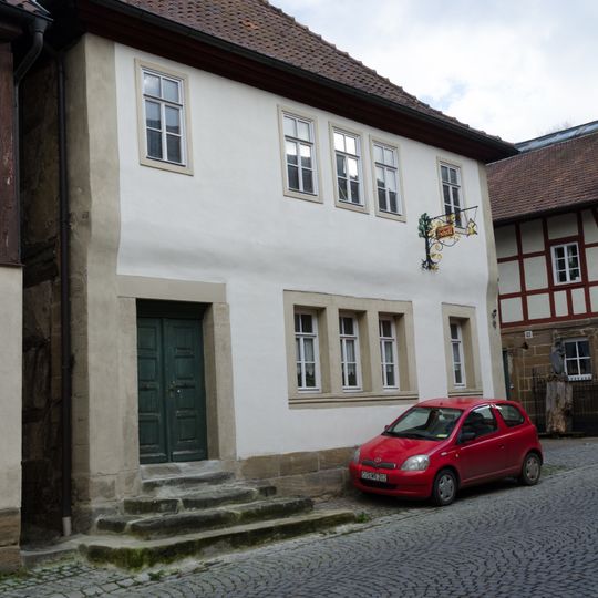 Walmdachhaus