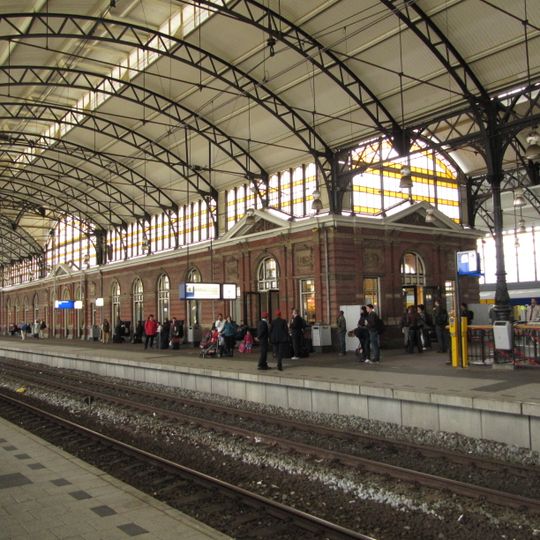 Station Den Haag Hollands Spoor: Perrongebouw B