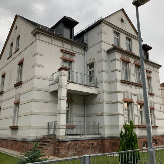 Wohnhaus in offener Bebauung Bismarckstraße 21