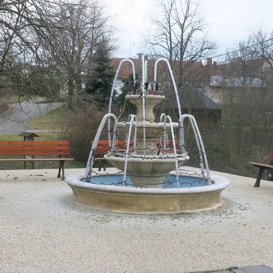 Kašna na návsi v Zlončicích