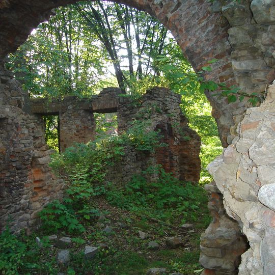 Ruina dworu obronnego w Fałkowie