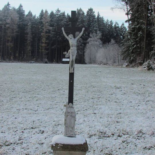 Kříž poblíž rybníku Chadim u silnice mezi Počátkami a Polesím