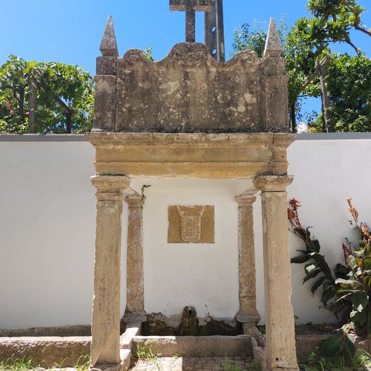 Fonte de São Lourenço e terreiro anexo
