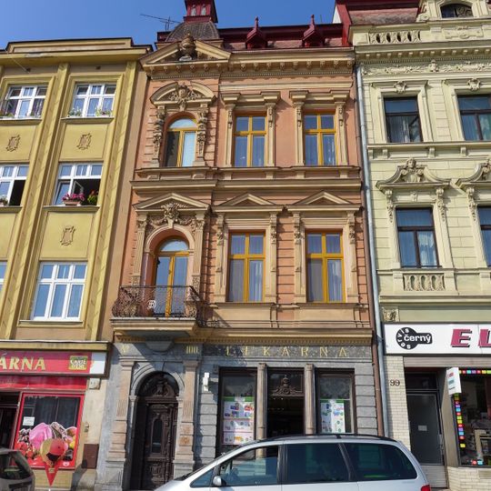 Mírové náměstí 100