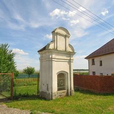 Kaplička na okraji Králové u silnice