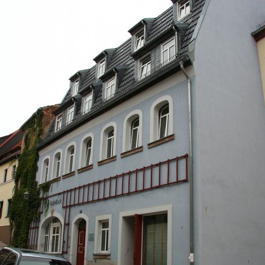 Wohnhaus in geschlossener Bebauung