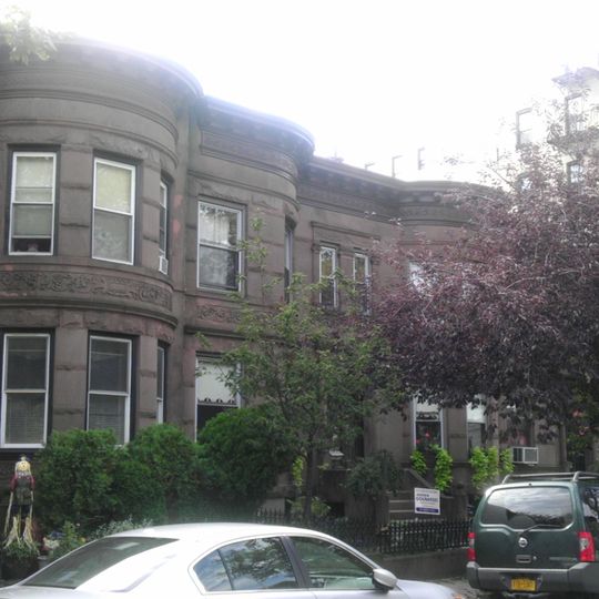 Houses at 216–264 Ovington Ave.