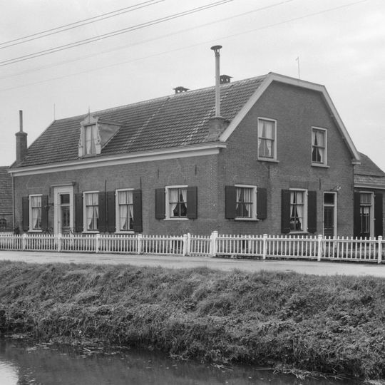 Boerderij, dwarshuis met opkamer, zadeldak