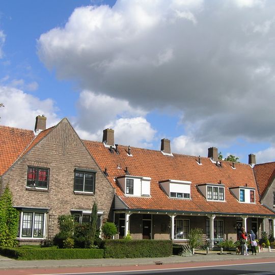 Blokje van zes geschakelde woningen