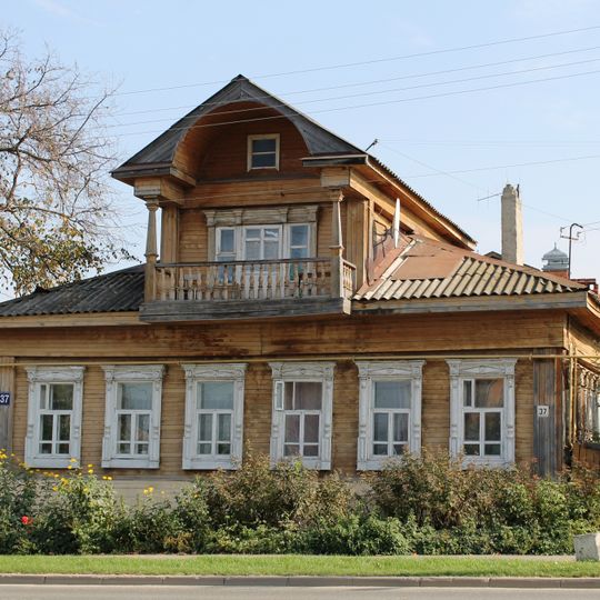 Дом с мезонином