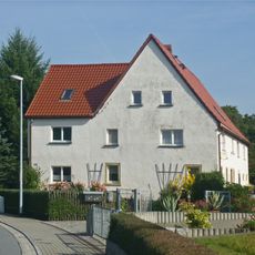 Südöstliches Seitengebäude sowie Scheune eines Vierseithofes Straße der Einheit 55