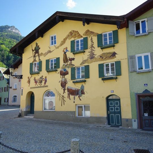 Wohn- und Geschäftshaus, ehemaliges Dreifamilienhaus