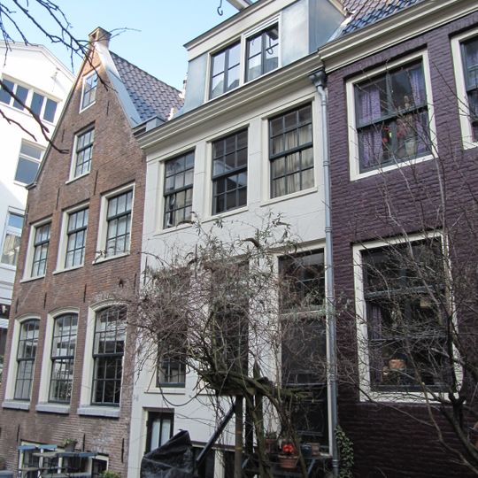 Huisje onder dwars dak