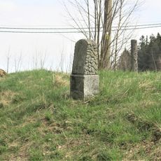 Töslerův pomník u rozcestí na Ludvíkovičky