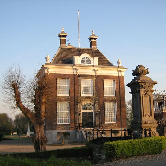 Buitenplaats "Oostermeer", incl. teahouse, mansion with service buildings, iron gate, folly and park