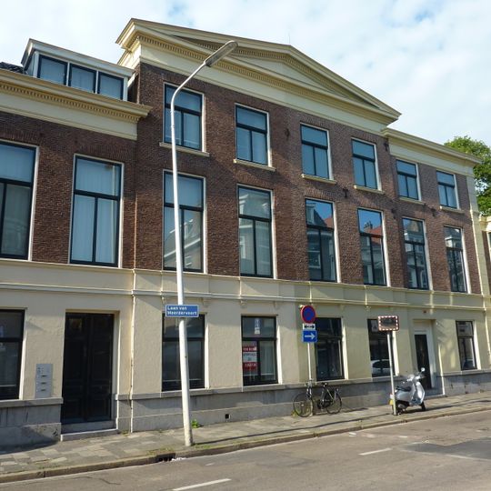 Linkerdeel van een dubbel herenhuis