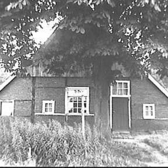 Vrij gaaf vakwerkboerderijtje