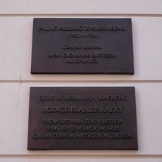 Pamětní deska Julie a Hermanna Kafkových v Celetné ulici v Praze