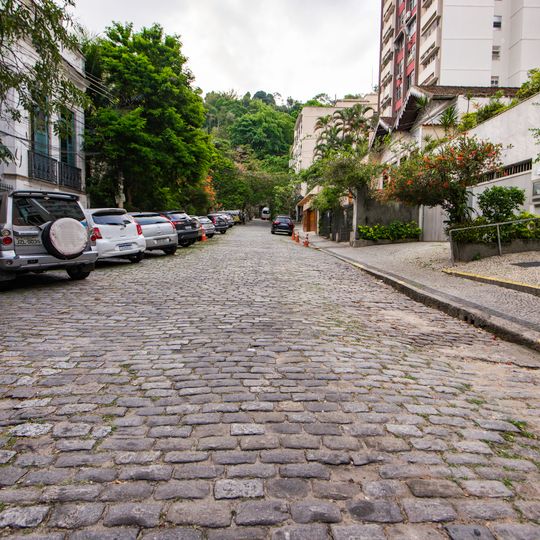 Piso de Paralelepípedo da Rua Ribeira de Almeida