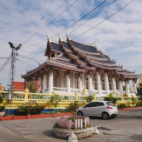 Wat Bueng Thonglang
