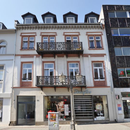 Wohn- und Geschäftshaus