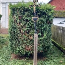 Kříž u kaple ve Zhůři