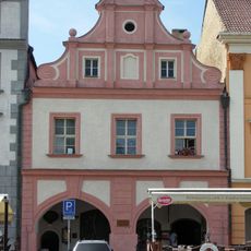 Mírové náměstí 13