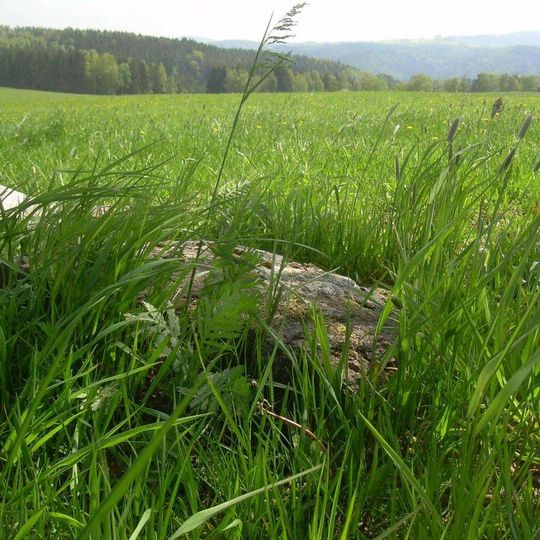 Podstavec křížku severně od Hájí