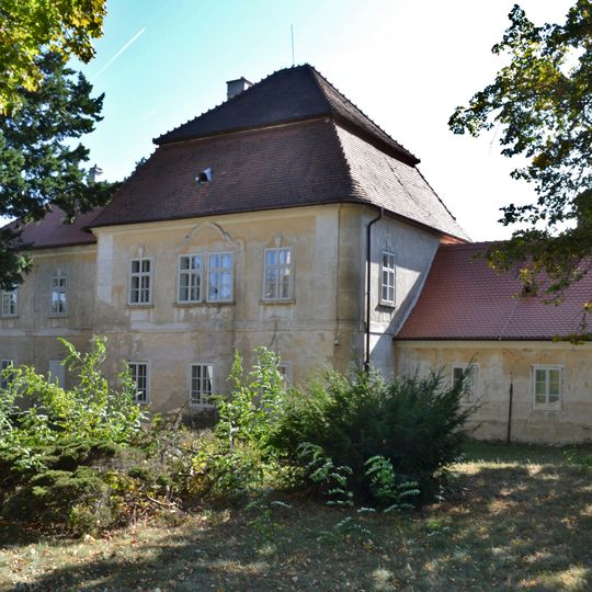 Lesní Hluboké Castle