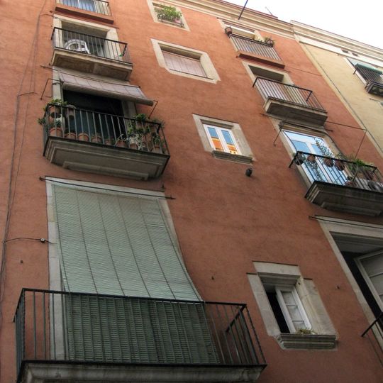 Building in c. Sant Pere més Baix, 61