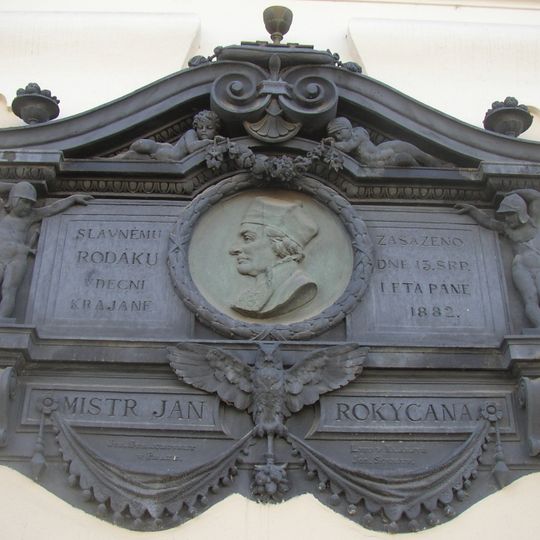 Pamětní deska mistra Jana z Rokycan v Rokycanech na radnici