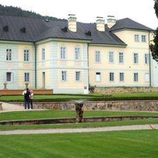 Kašna v zámecké zahradě v Manětíně