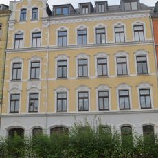 Mietshaus in geschlossener Bebauung mit Vorgarten Salzstraße 37