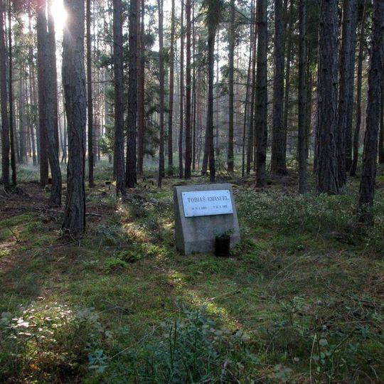 Pomník severozápadně od Litého