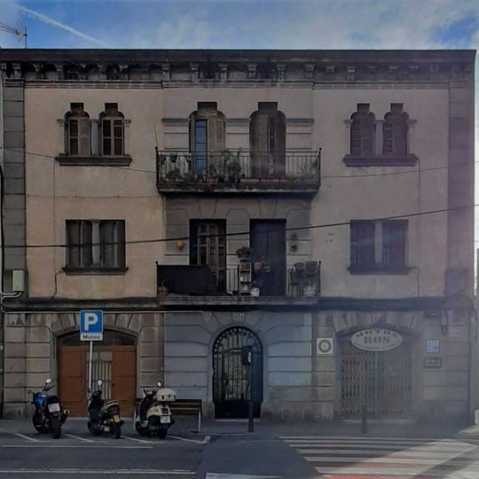 Casa de veïns de Ramon Puig i Carme Carsi