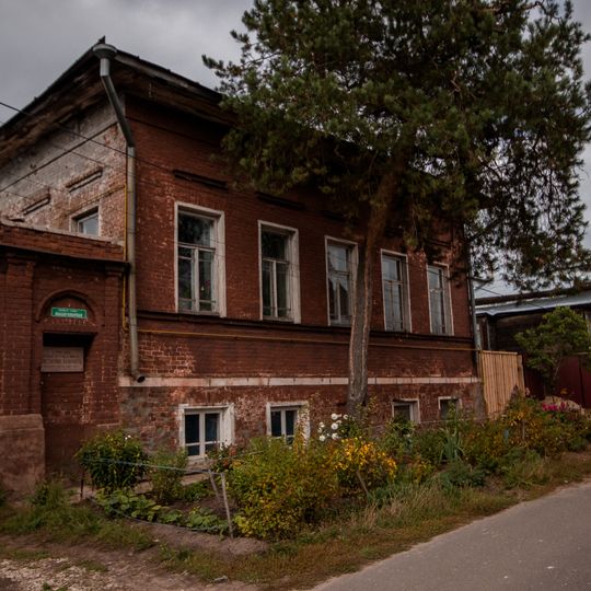 Дом, в котором в 1876-1884 гг. жил русский поэт-символист К.Д. Бальмонт