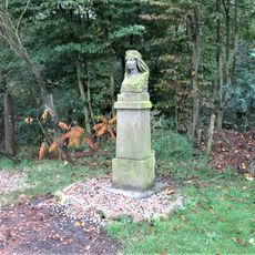 Busta královny u domu 172 v Červené Písce