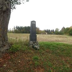Pomník padlým západně od Zahorčiček