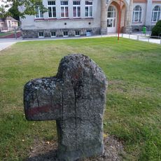Smírčí kříž před školou v Aši