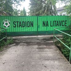 Most přes Litavku k bočnímu vjezdu stadionu Na Litavce v Příbrami