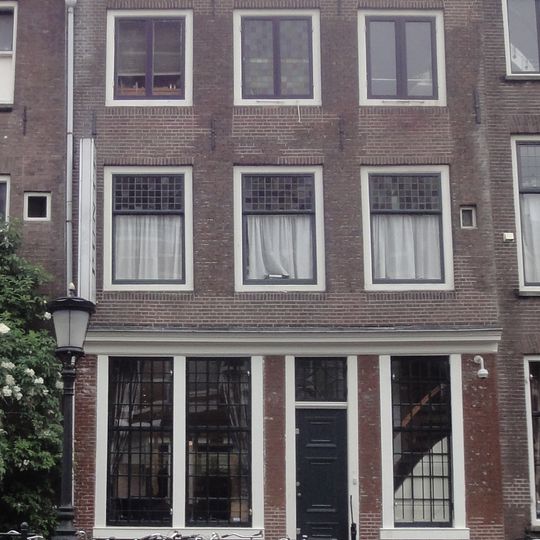 Pand met aan de zoutmarkt belangrijke achtergevel