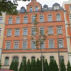 Mietshaus in geschlossener Bebauung mit Vorgarten; Salzstraße 39
