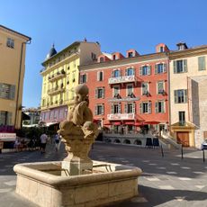Fontaine aux dauphins