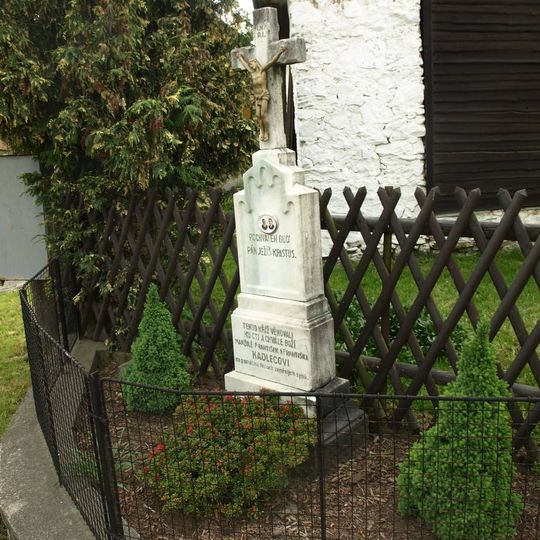 Kříž u domu č.p. 5 v Krásněvsi