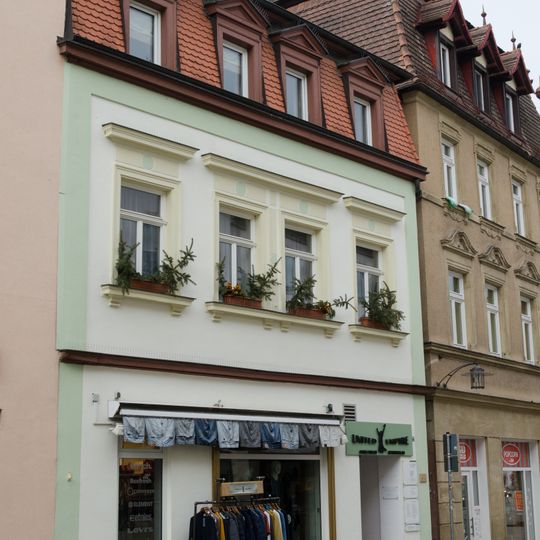 Wohn- und Geschäftshaus