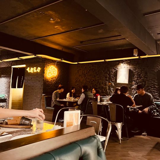 YELO Seoul Bistro 首爾餐酒館