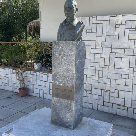 Bust of Efthymios Dedousis, Itea