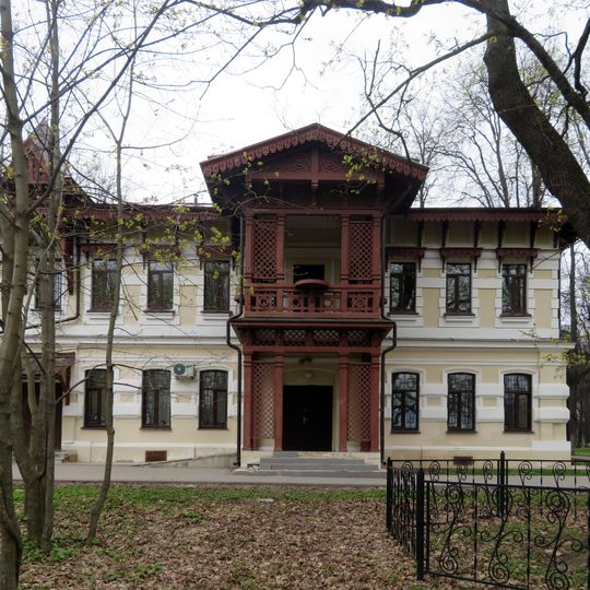 Main building of Aleksandrovo-Shchapovo estate