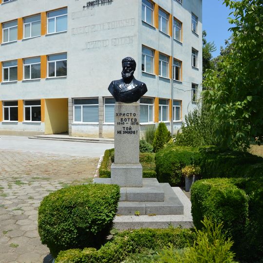 Бюст-паметник на Христо Ботев