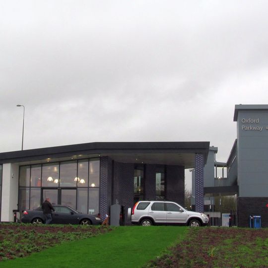 Oxford Parkway railway station